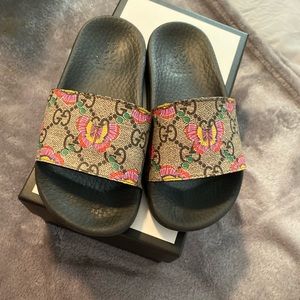 Kids Gucci slides